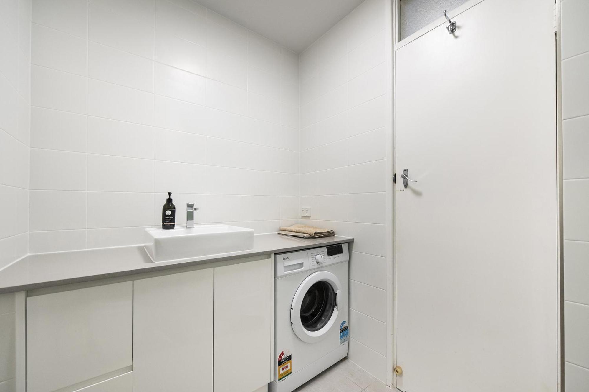 Apartment 201 - With Ocean And Harbour Views *