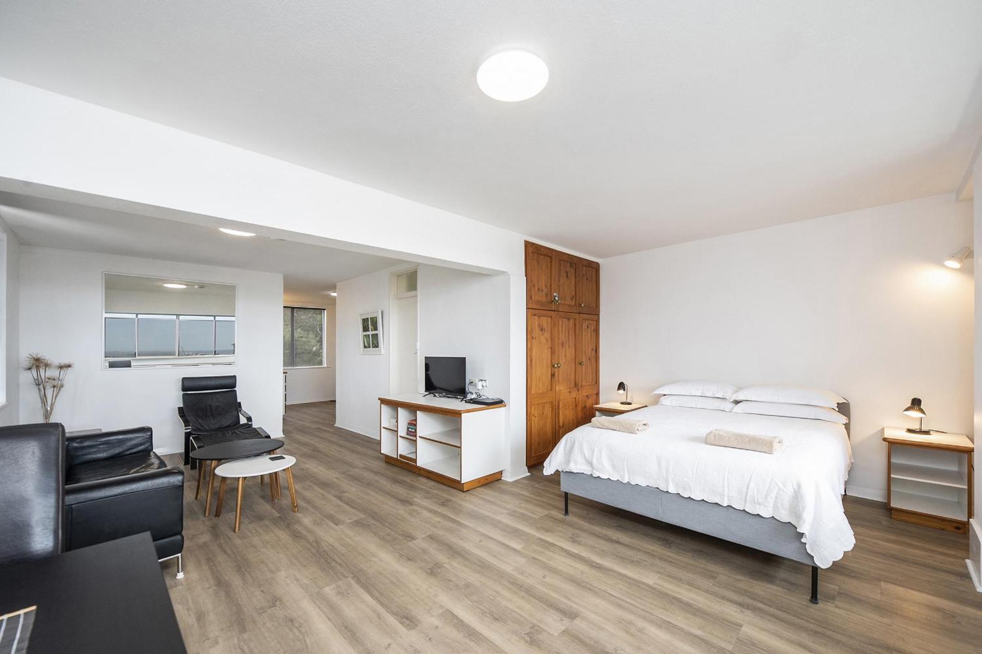 Apartment 201 - With Ocean And Harbour Views *